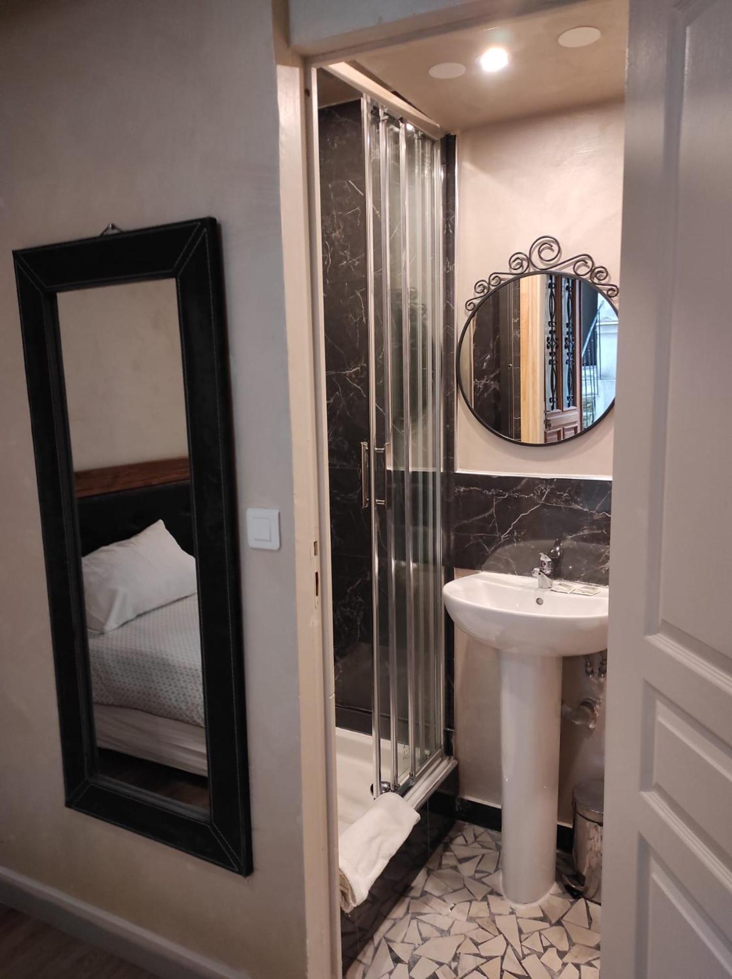 Hotel Clermont Montmartre Paris Extérieur photo